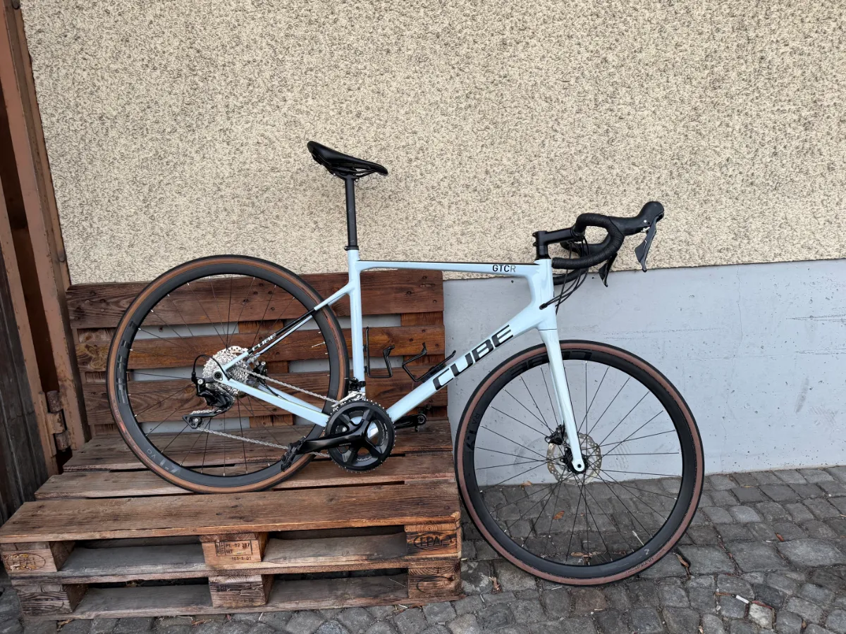 Cube Attain GTC Race frostwhite 'n' carbon